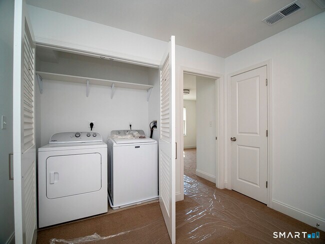 Building Photo - 44 Mettler St