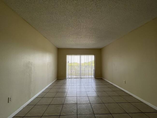 Primary Photo - 3600 NW 21st St