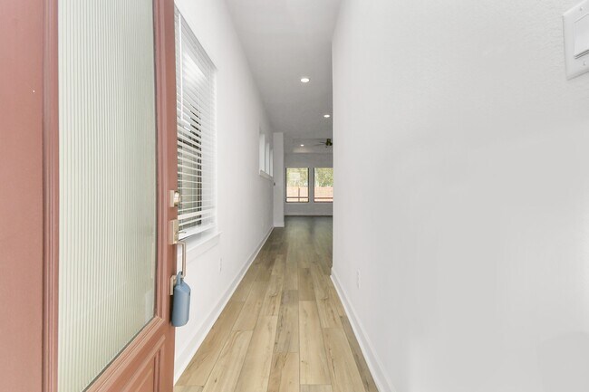 Building Photo - 1535 Park Path Dr