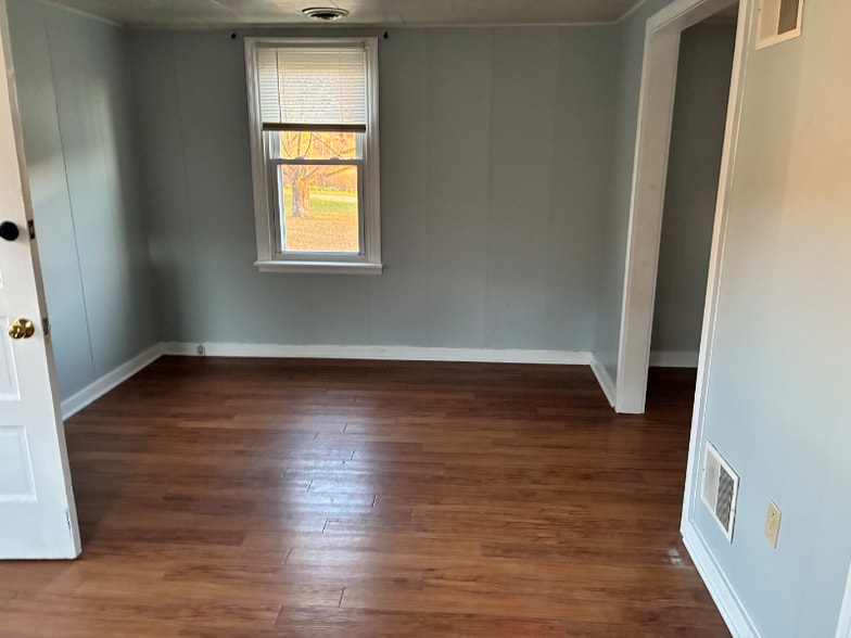 Building Photo - 429 Camp Strauss Rd