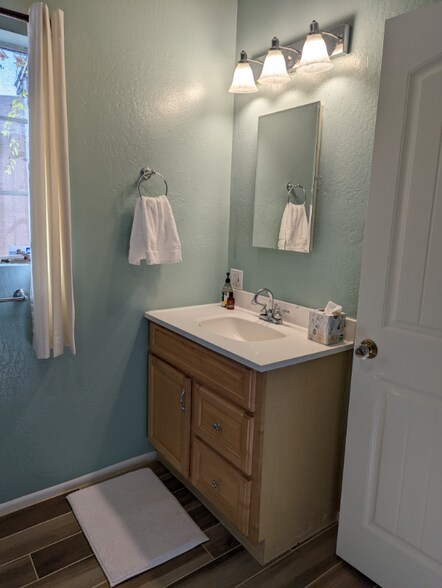 Building Photo - 2519 E Montecito Ave