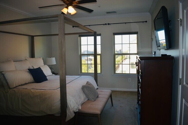 Building Photo - Beautiful Modern 3 Bedroom