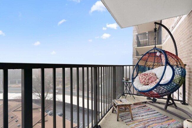 Building Photo - All-Inclusive Luxury Living in Rockville Town Center**