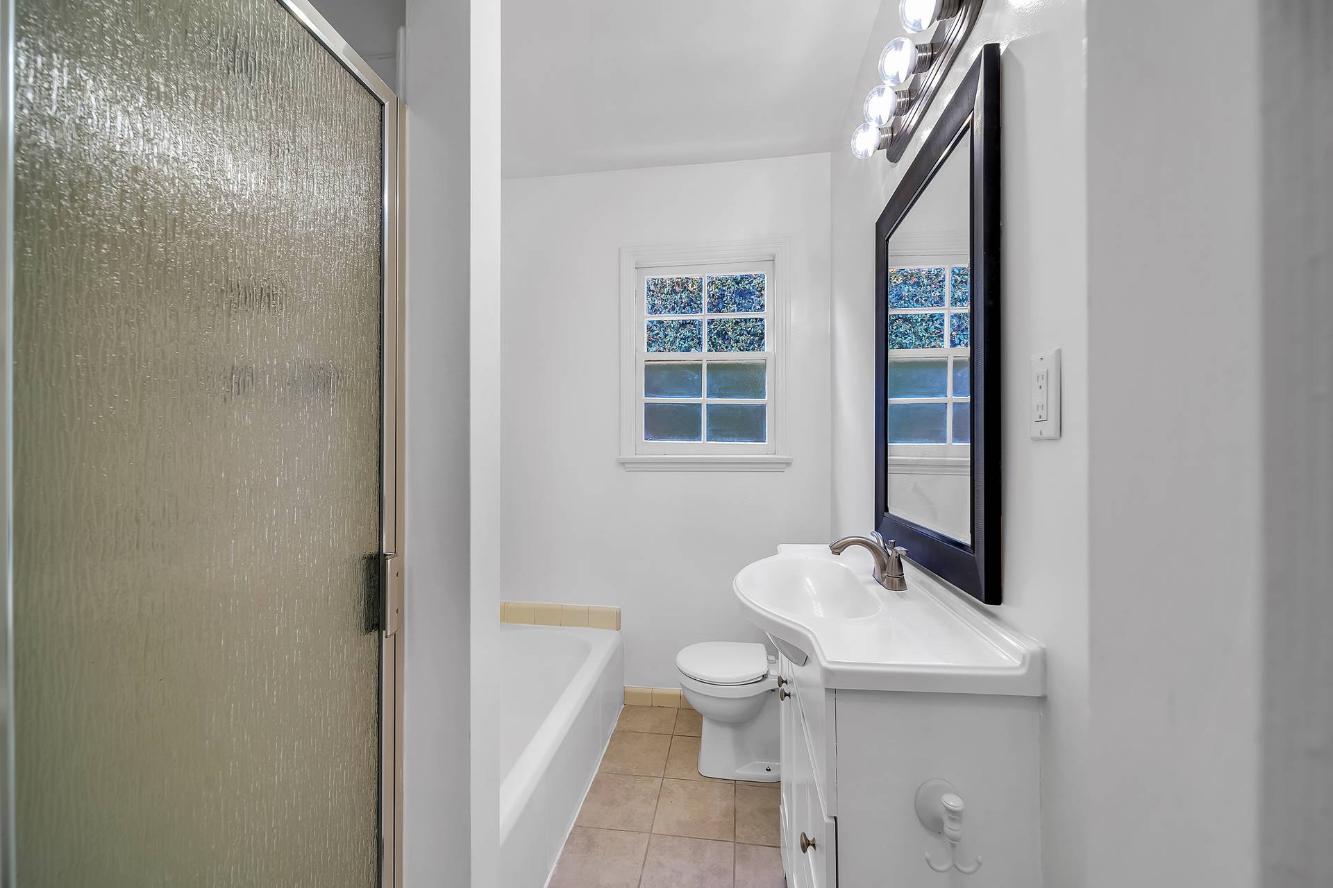 Building Photo - 408 Venice Way