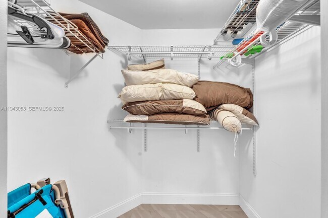 Building Photo - 17100 N Bay Rd