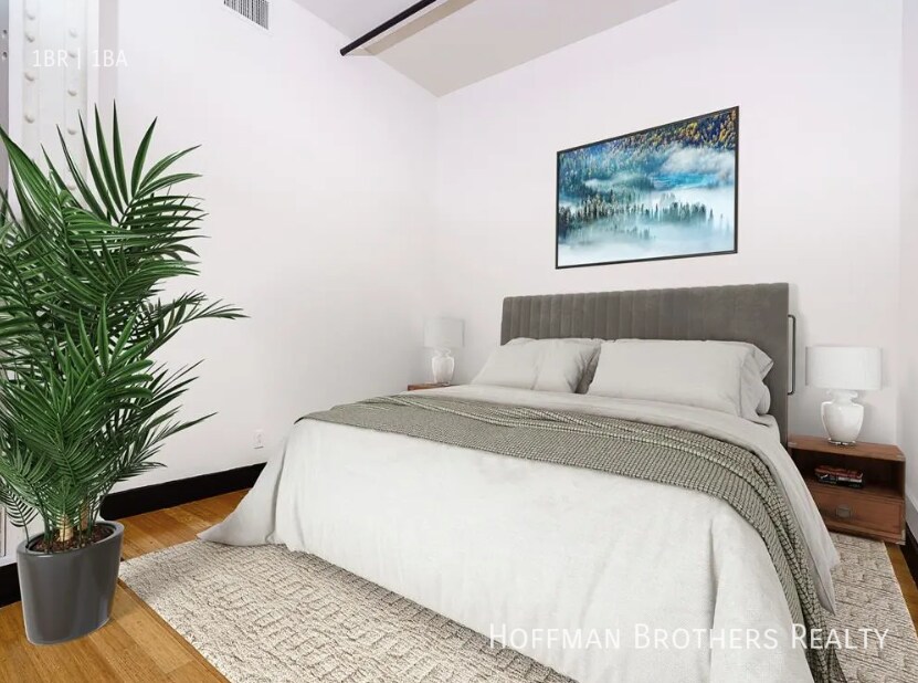 Building Photo - 622 Main St