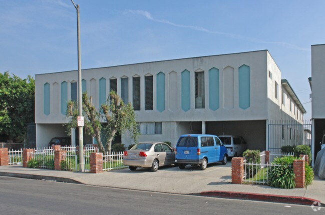 Building Photo - 1946-1954 Bedford St