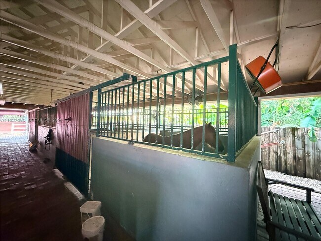 Building Photo - 5877 SW 123rd Ave