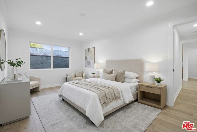 Building Photo - 914 Evergreen St