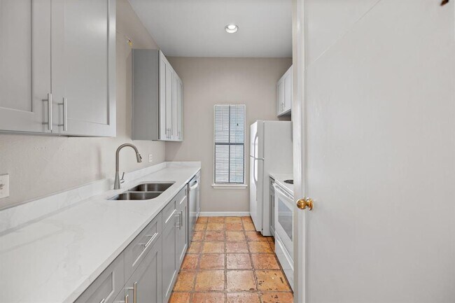 Building Photo - 712 Graham Pl