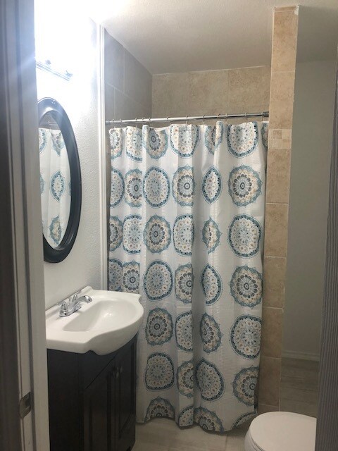 Master Shower private restroom - 315 Vickers Ave