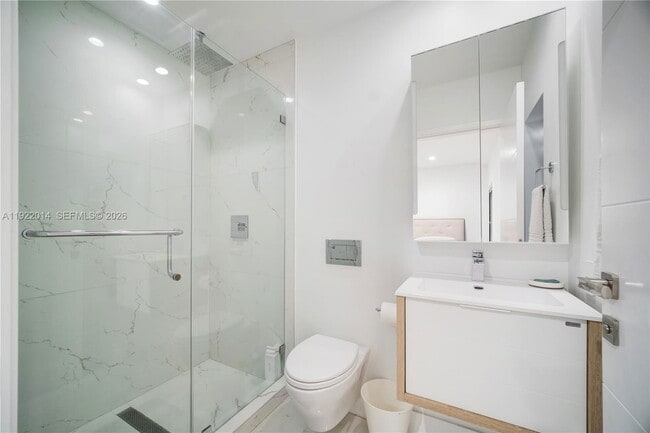 Building Photo - 79 Shore Dr W