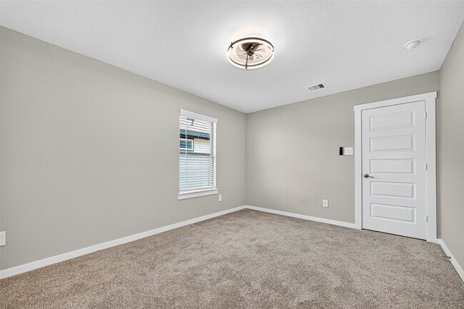 Building Photo - 29535 Red Rocks Pk Dr
