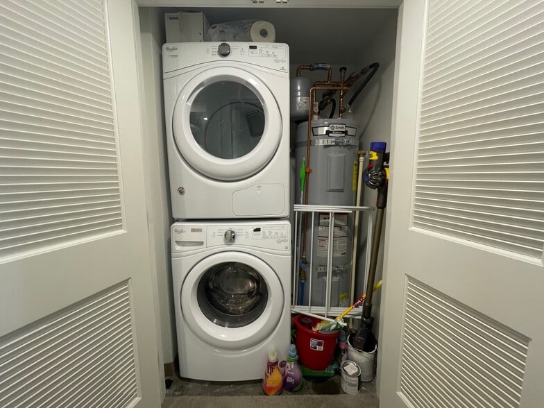 Building Photo - 988 Halekauwila St