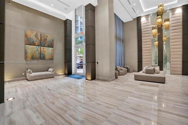 Building Photo - 1010 SW 2nd Ave