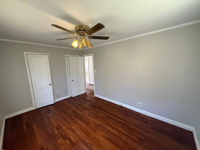Building Photo - 2 Bedroom House near Downtown Raleigh east of Oakwood