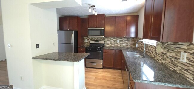 Building Photo - 330 Knoll Ridge Ct