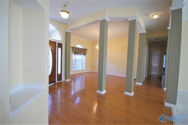 Building Photo - 209 Bridgeway Cir