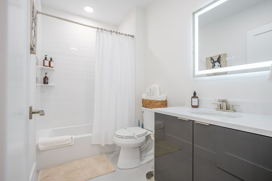 Building Photo - 38 Hichborn St