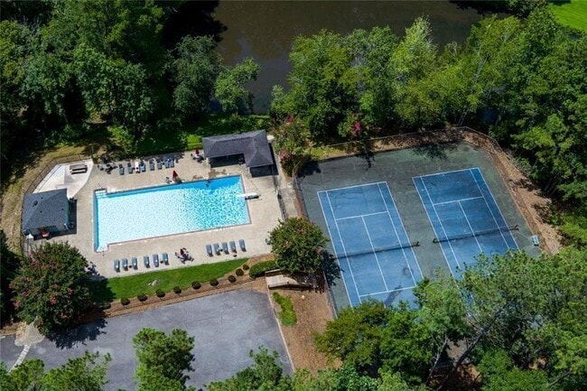 Building Photo - 1200 Mitsy Forest Dr NE