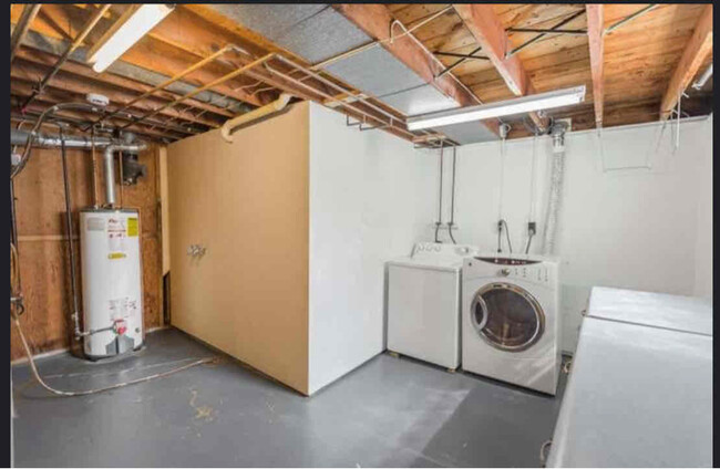 Building Photo - 10110 Dandridge Dr