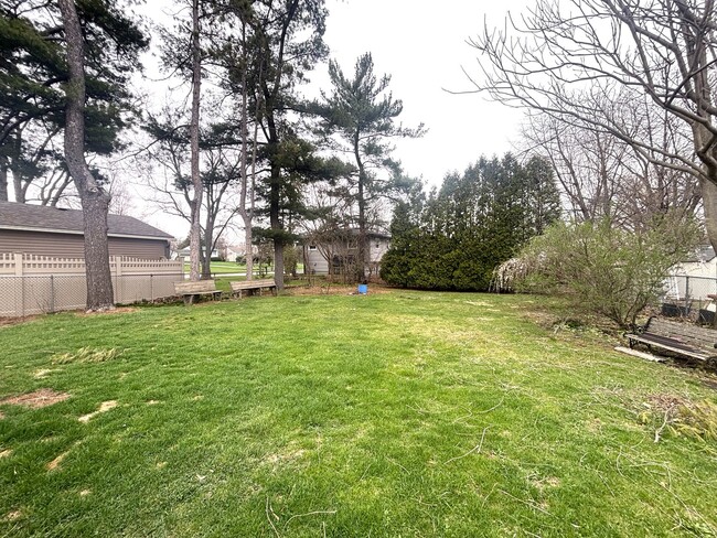 Building Photo - 440 W Meadow Ave
