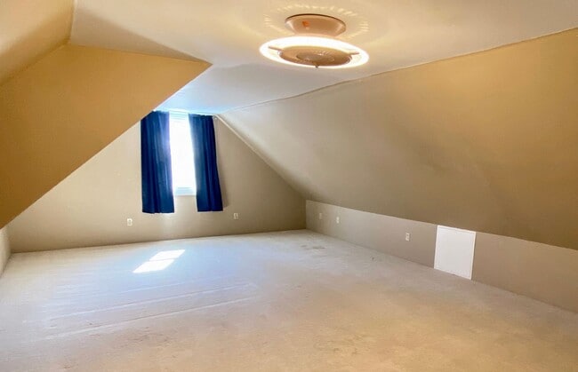 Building Photo - 3 Bed House Close to Downtown Ames