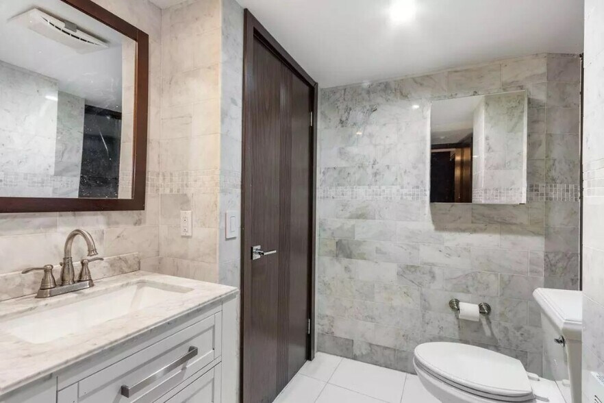 Building Photo - 167 Mott St