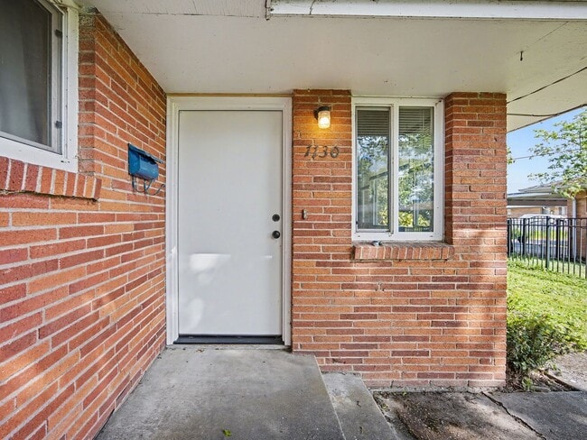 Building Photo - CHASD02