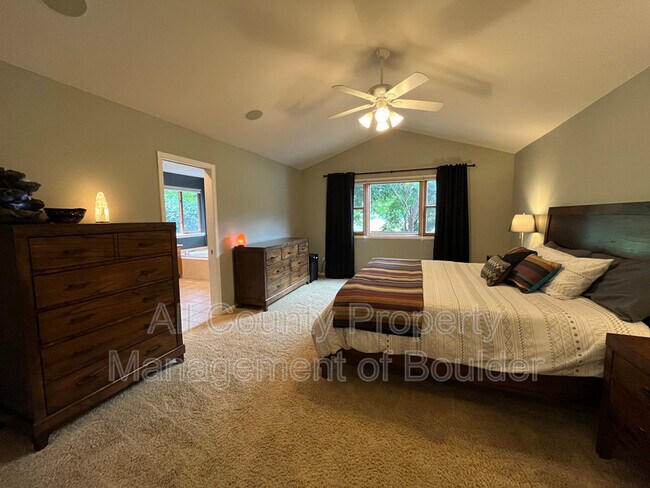 Building Photo - 1445 S Larkspur Ct