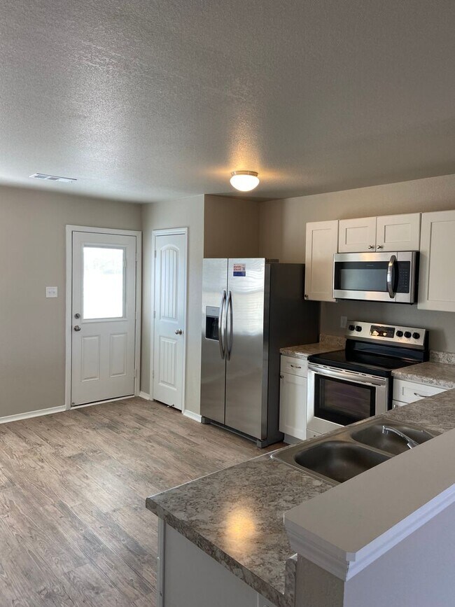 Building Photo - Pre-Leasing Now! Spacious Four Bedroom | Two Bathroom Home in Jonesboro