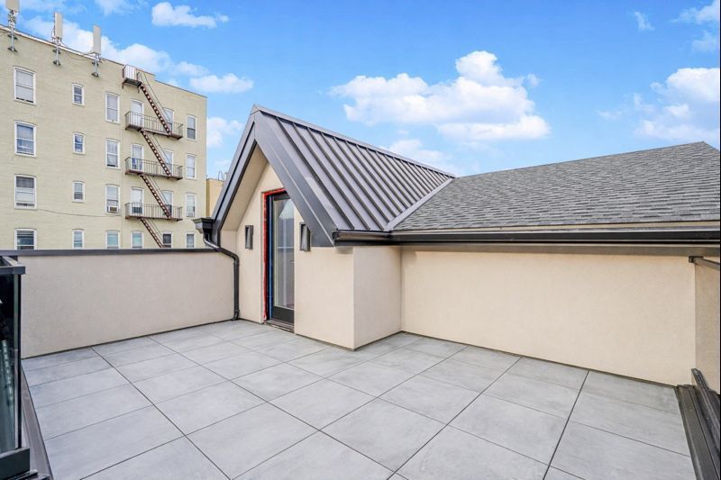 Building Photo - 421 78th St