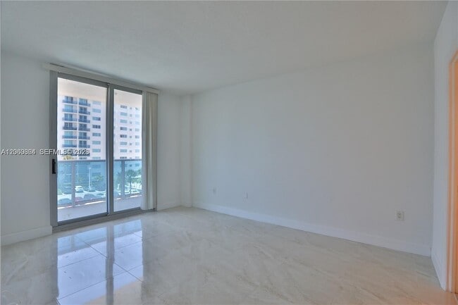 Building Photo - 7501 E Treasure Dr
