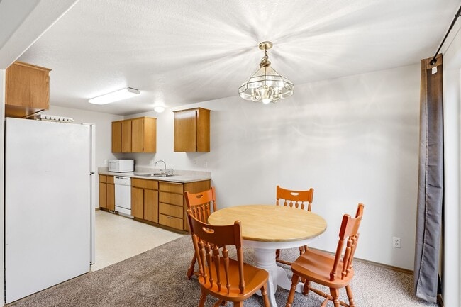 Building Photo - 3 Bedroom Home Near Woodstock Neighborhood