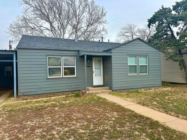 Building Photo - Charming 3/1 for Summer 2025 PreLease!