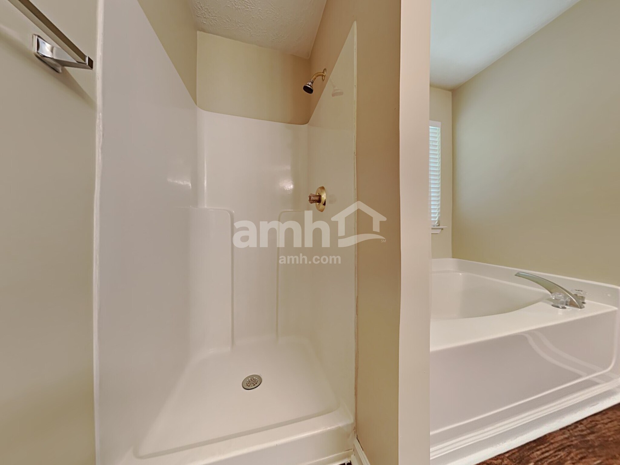 Building Photo - 322 Hillcrest Ln