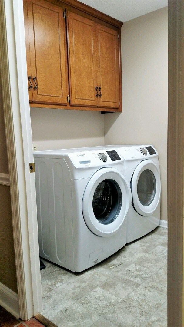 Building Photo - 512 Whistlestop Cir