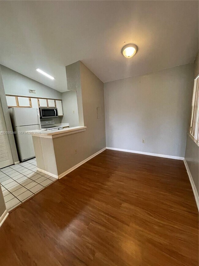 Building Photo - 2820 N Oakland Forest Dr