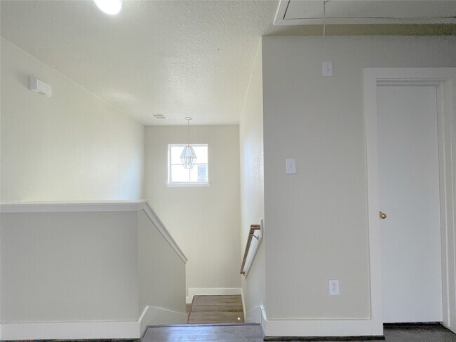 Building Photo - 20806 Settlers Lake Cir