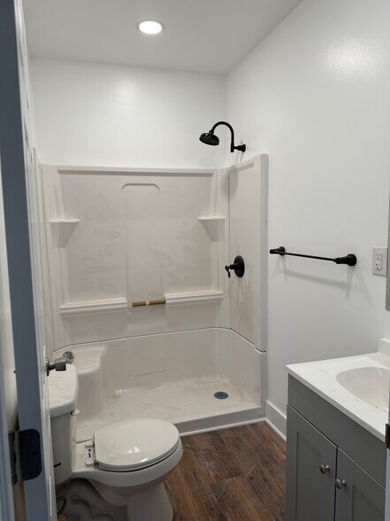 Building Photo - 104 Magee Ave