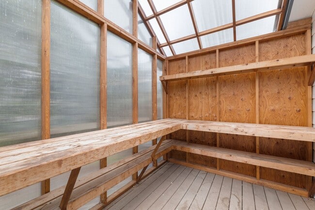 Building Photo - 2 bedroom 1 bath with full basement in Sellwood!