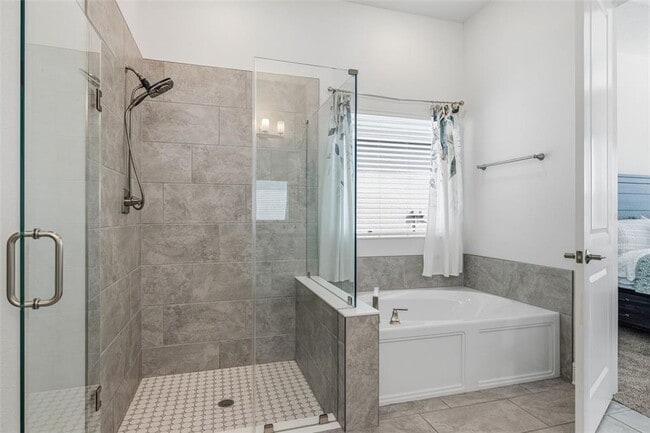 Building Photo - 5925 Silver Sun Dr