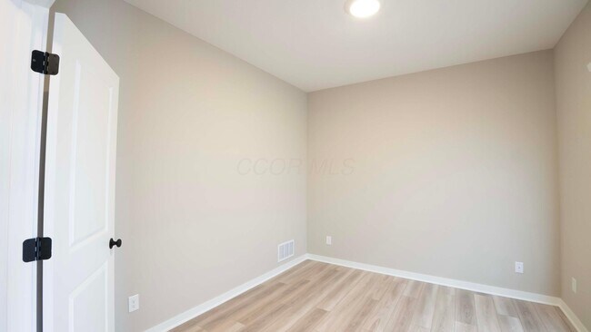 Building Photo - 1717 Longhill Dr