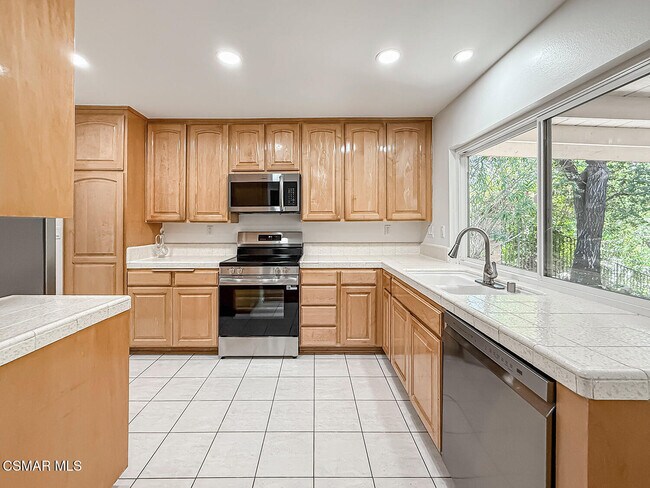 Building Photo - 3761 Patrick Henry Pl