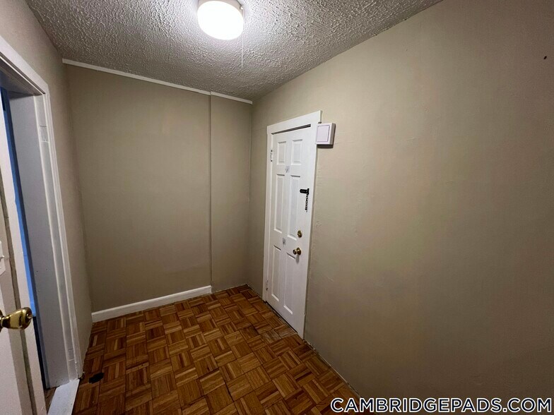 Building Photo - 359 Windsor St