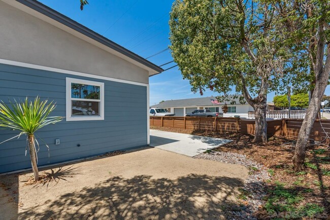 Building Photo - 1489 Fern Ave