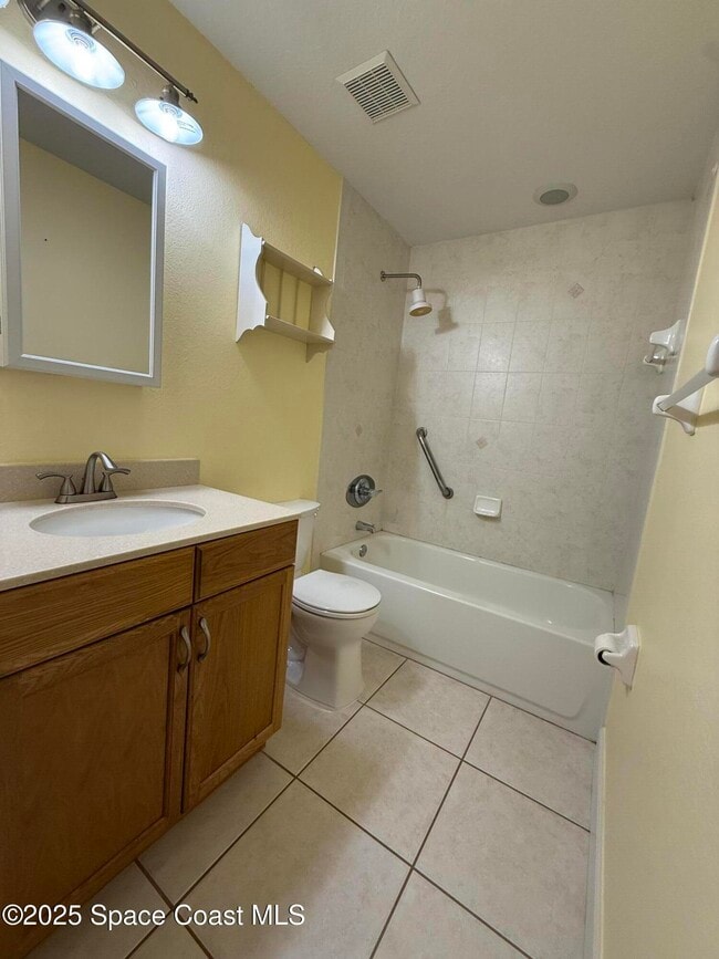 Building Photo - 2613 S Park Ave