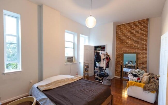 Building Photo - 2115 St Paul St