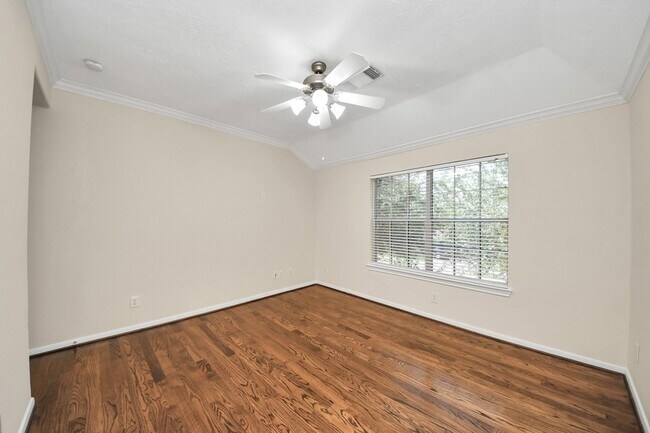 Building Photo - 2218 Longspur Ln