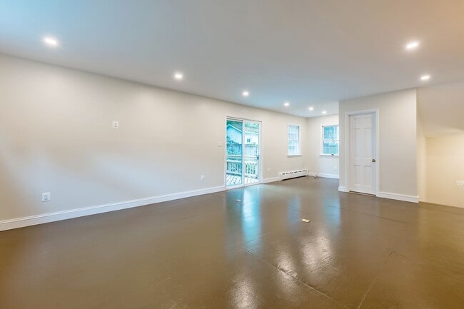 Building Photo - Classic Chevy Chase Charm in NW DC Availab...